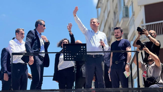 Onbinler Gündoğdu Meydanı'nda...