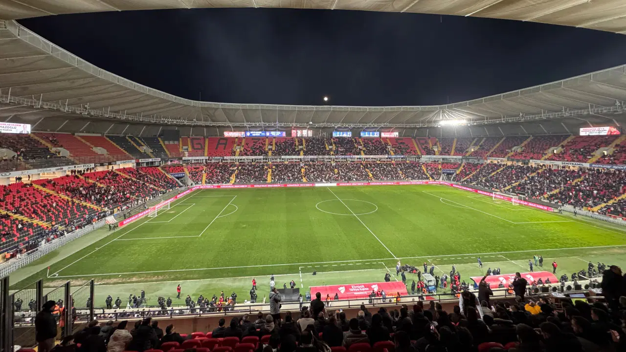 Gaziantep FK - Fenerbahçe maçına ışık engeli!
