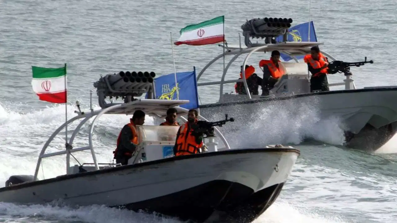 İran medyası duyurdu: Hürmüz Boğazı'nda ticari koridorlar kapatıldı