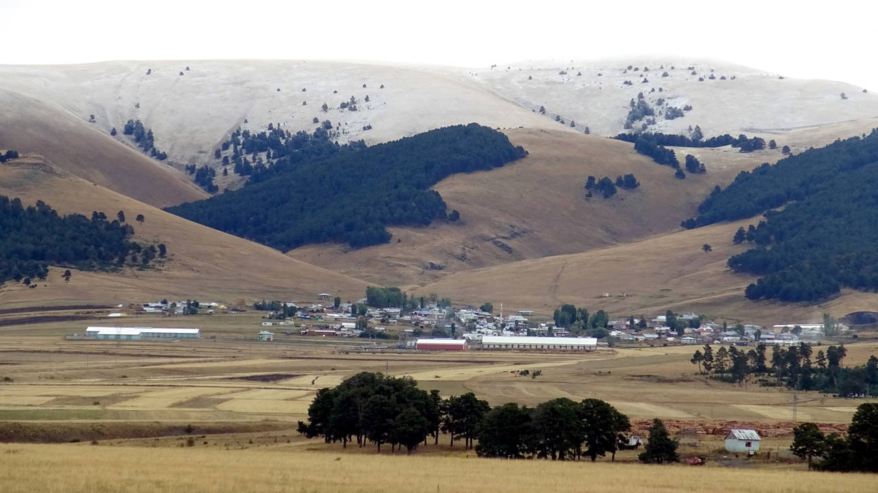 Mevsimin ilk karı kayak merkezine düştü