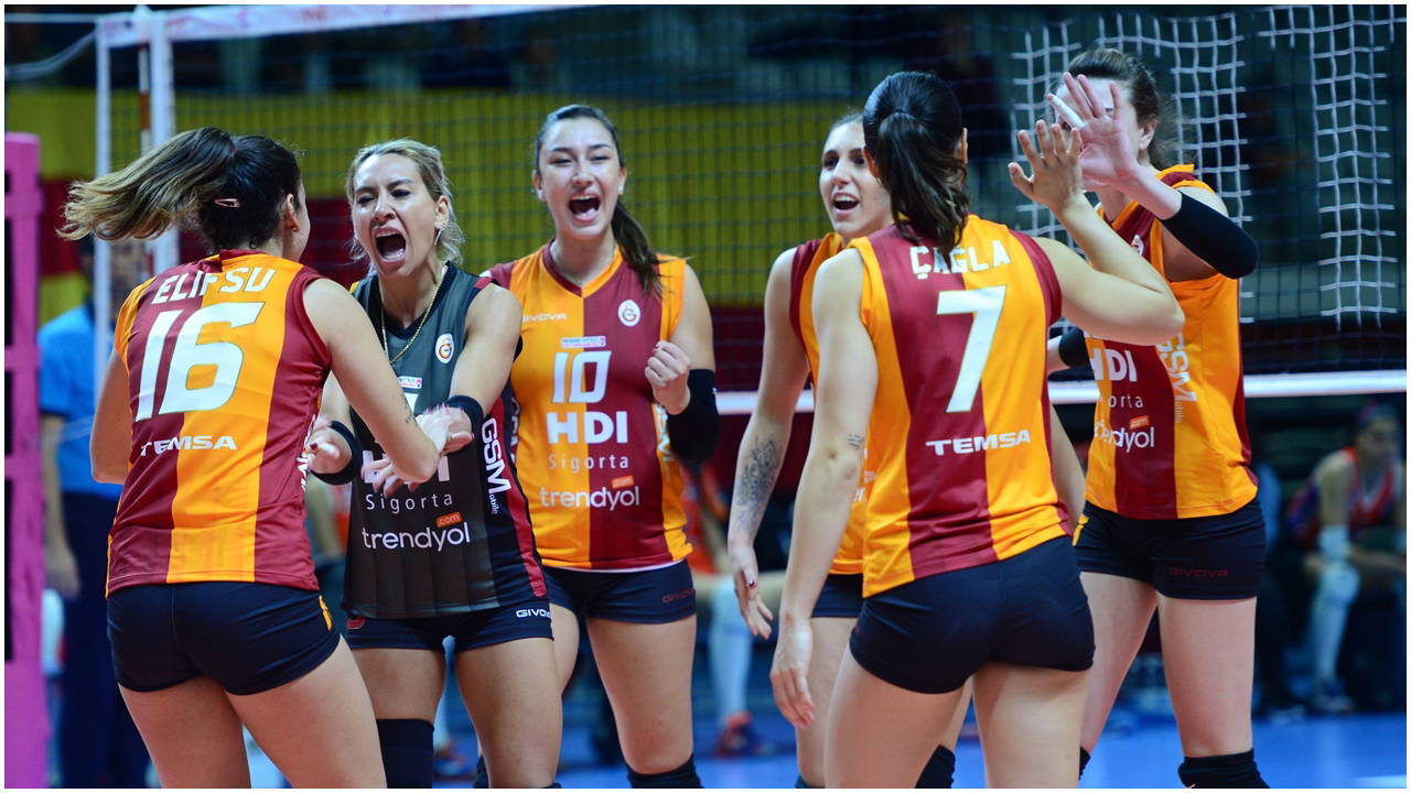 Galatasaray yeni oyuncular için imza töreni düzenledi: 'Çok büyük hedefler koyduk'