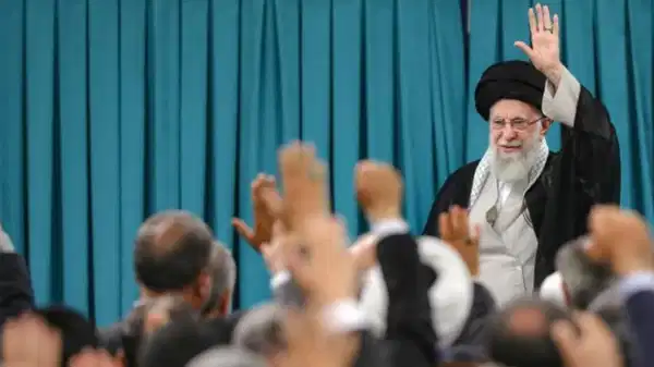 İran’da rejimin tek çıkış yolu nükleeri iptal etmek mi?