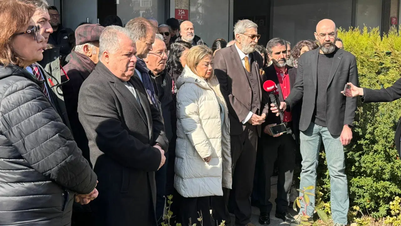 Gazeteci meslek örgütlerinden Kenan Şener'in gözaltına alınmasına tepki