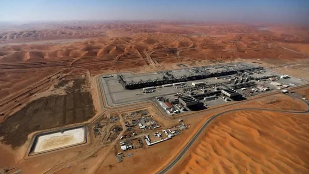 Suudi Arabistan'da petrol sahasına saldırı: 2 kişi öldü, 2 kişi yaralandı