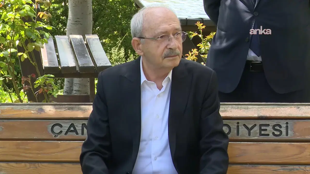 Kemal Kılıçdaroğlu, gazetecilerle bayramlaştı: Kurultay sorusuna ve Özgür Özel'in sandık çağrısına yanıt verdi