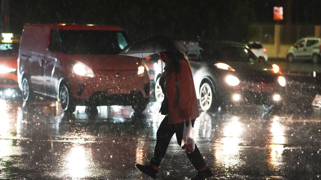  Marmara ve Kuzey Ege’yi sağanak vurdu: Kentler göle döndü