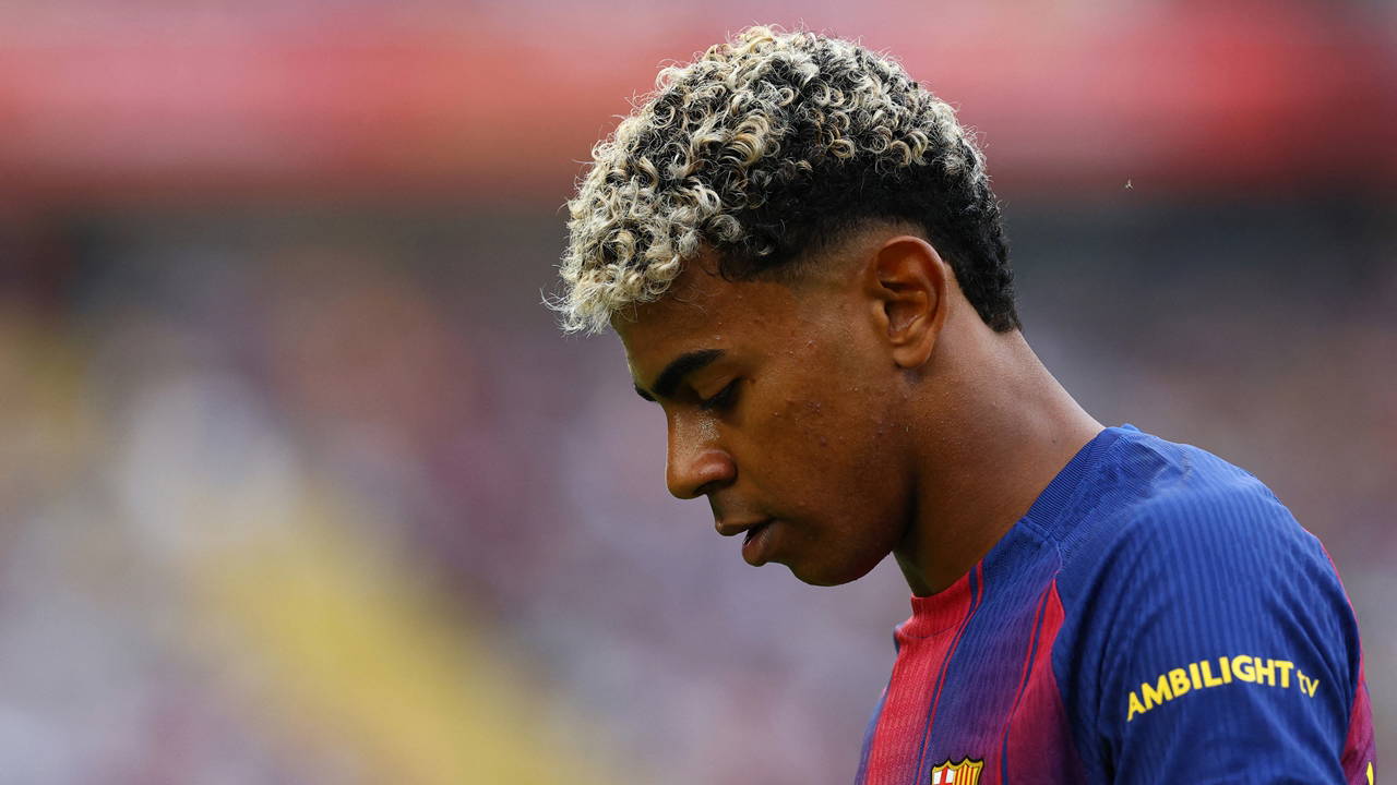 Kriz büyüyor: Barcelonalı futbolcular kendi maçını protesto etti! 