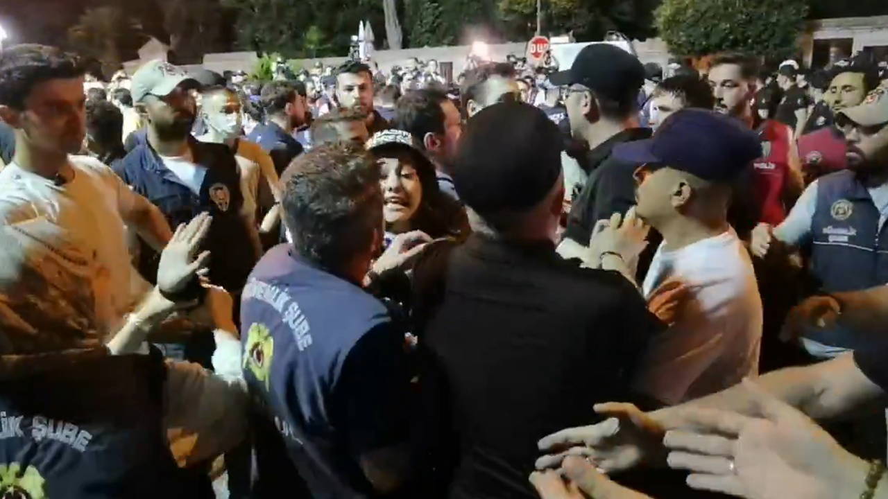 Son Dakika... Gazetemiz muhabirlerine miting takibi sırasında gözaltı! 3 muhabirimiz serbest bırakıldı