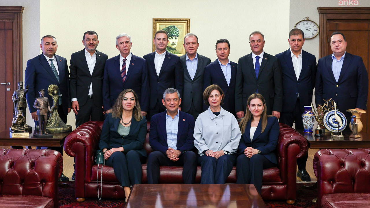 CHP'li büyükşehir belediye başkanlarından ortak açıklama: 'Partimizin seçilmiş Genel Başkanı Sayın Özgür Özel’in ve parti yönetimimizin yanındayız'