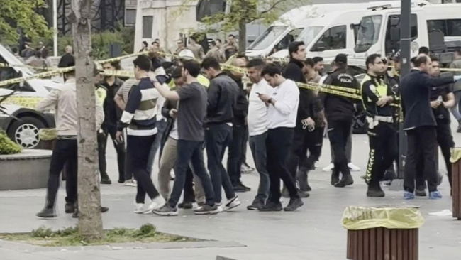 Beşiktaş’ta eli bıçaklı şahıs vatandaşlara saldırdı: 4 yaralı!