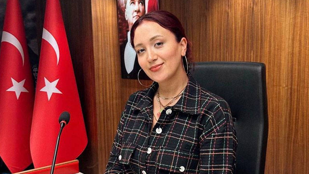 Son dakika... Bahçeli'nin avukatının şikayetiyle gözaltına alınan Meltem Gökhanoğlu, adli kontrolle serbest