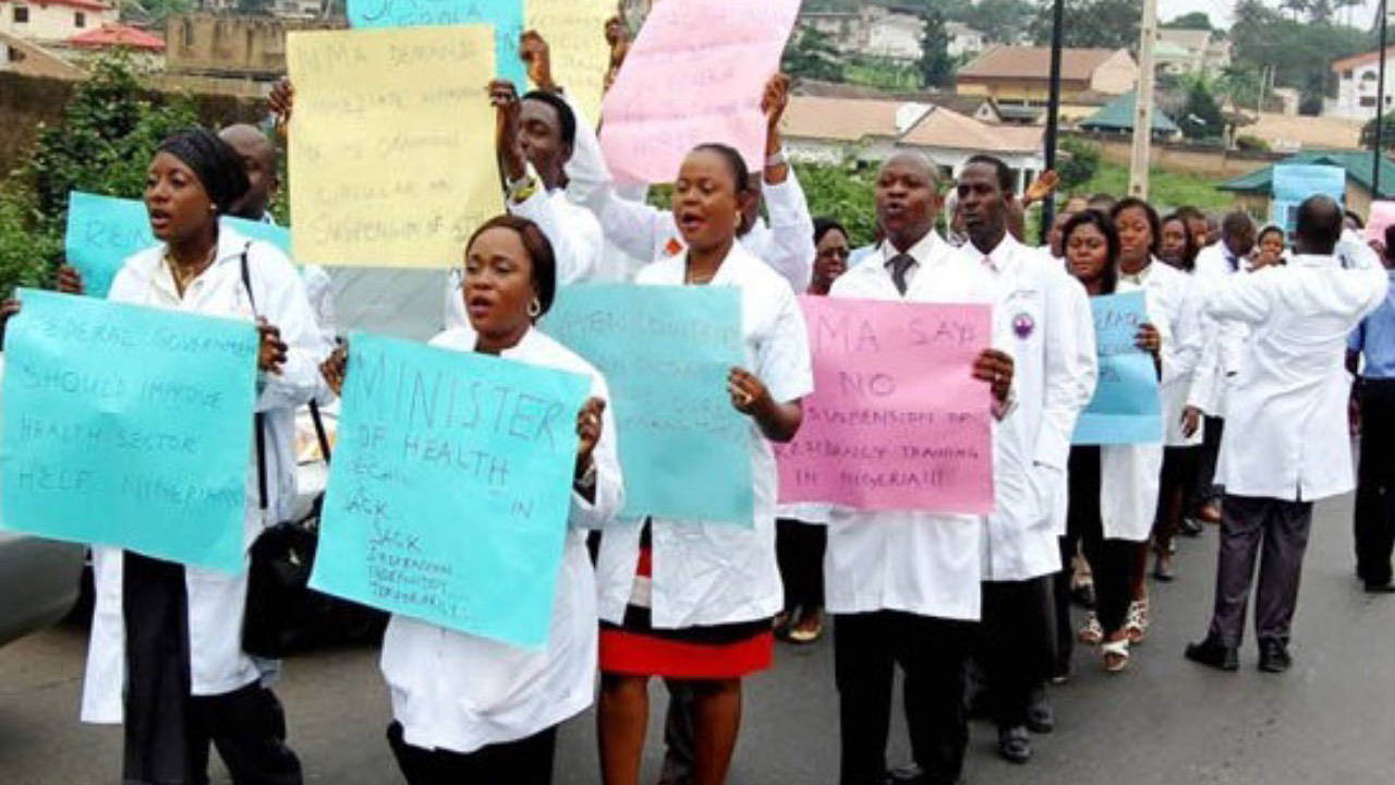 Nijeryalı doktorlardan süresiz grev kararı