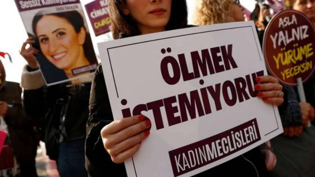 Boşanma aşamasındaki eşini öldürüp, intihar etti