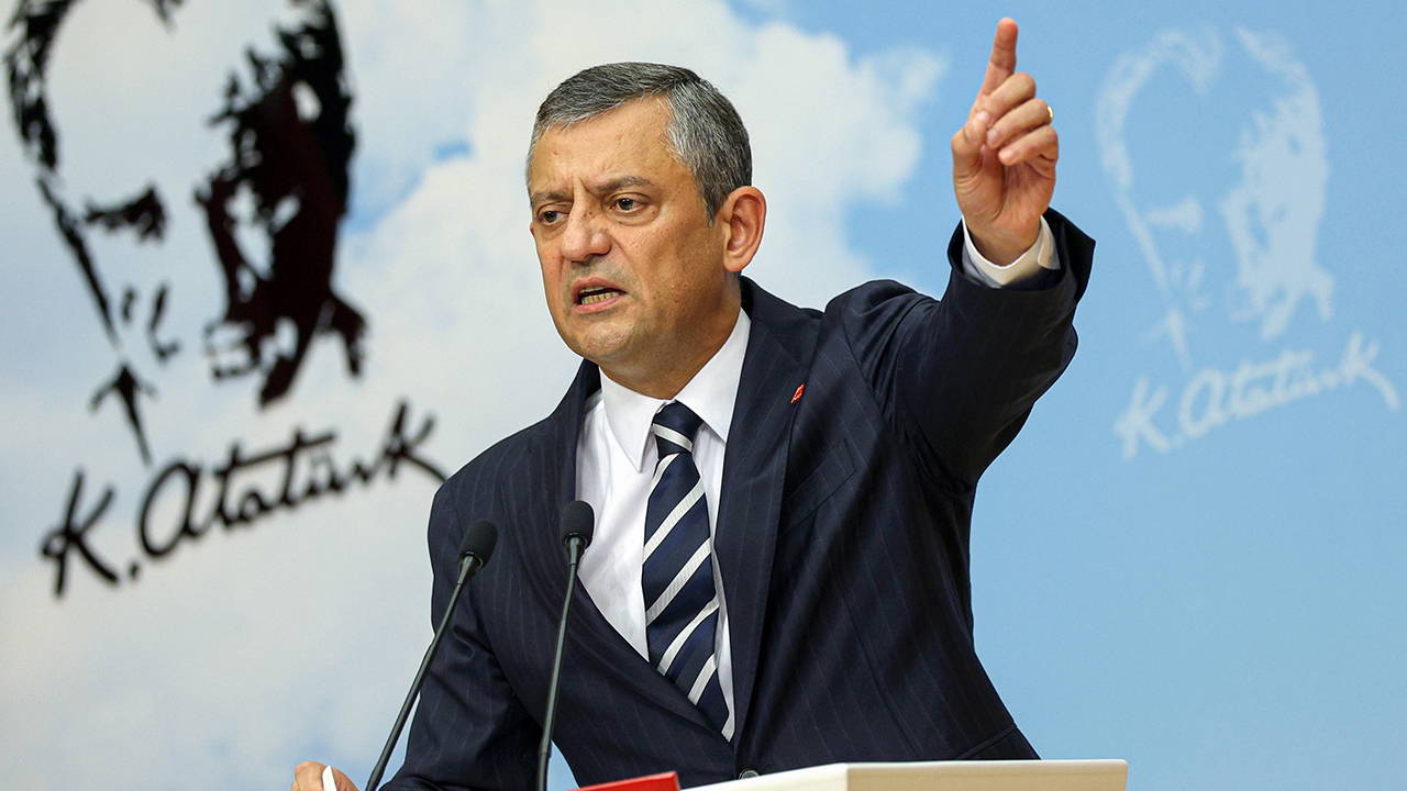 Özgür Özel, olağanüstü MYK sonrası ateş püskürdü... Erdoğan'a 'Allah'ın korkağı' dedi, 2 Kasım'ı işaret etti: 'Bana bu milleti sokağa davet ettirme!'