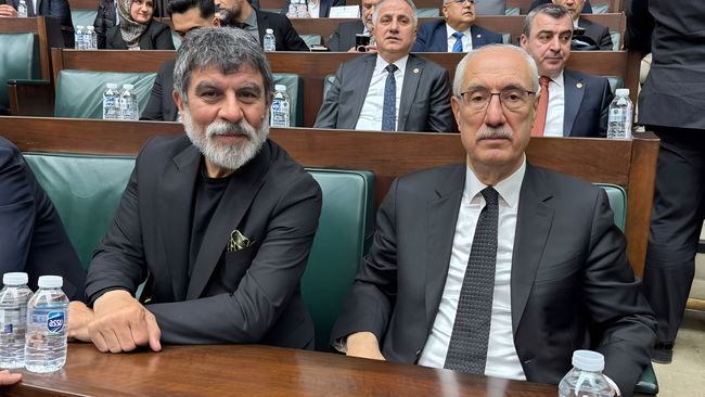 Ünlü oyuncu AKP Grup Toplantısı'nda