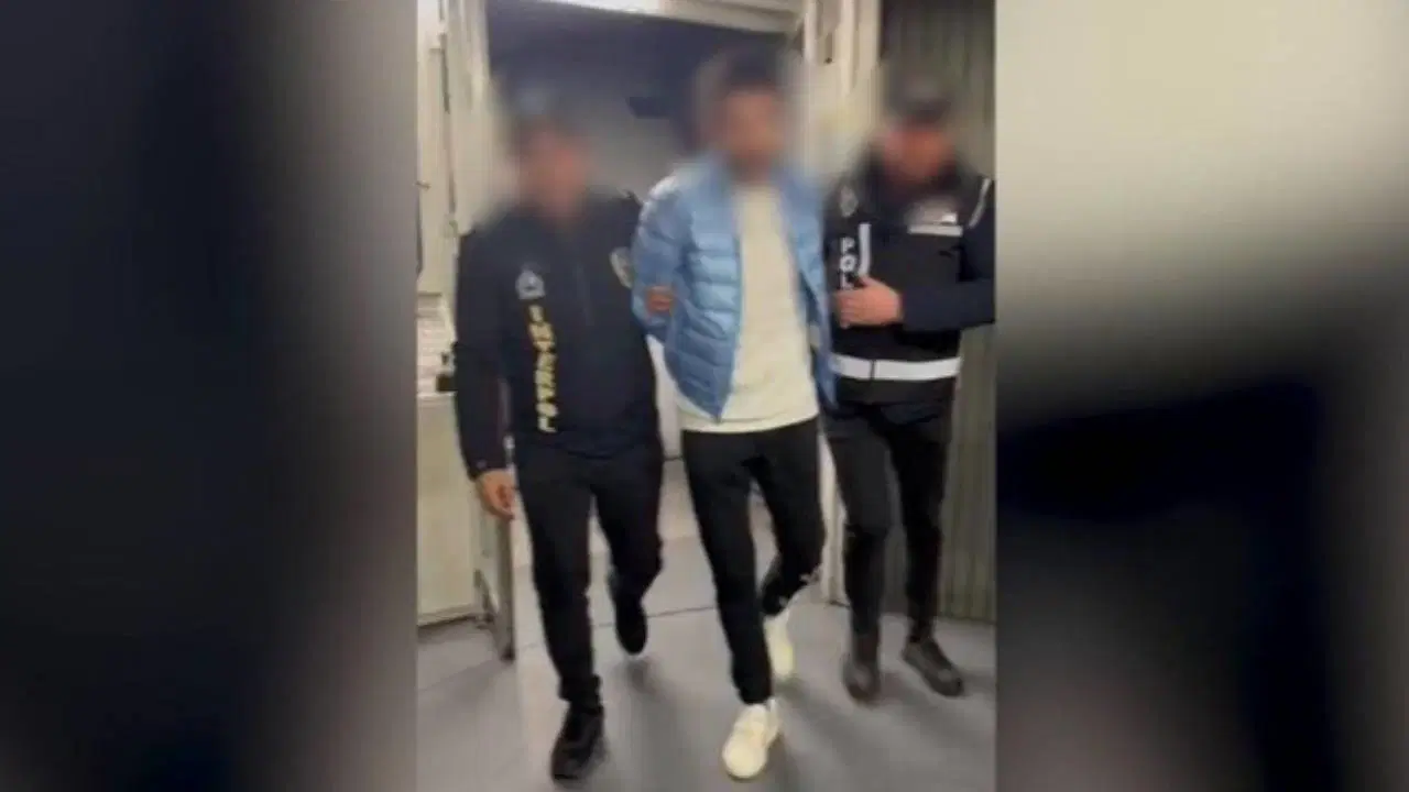 Kırmızı bülten ile aranıyordu: Ayhan Bora Kaplan'ın sağ kolu Serdar Sertçelik Türkiye’ye getirildi!