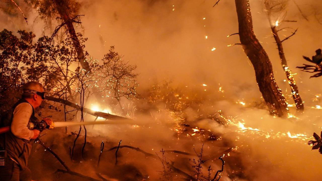 Çanakkale’deki yangında 126 vatandaş tahliye edildi