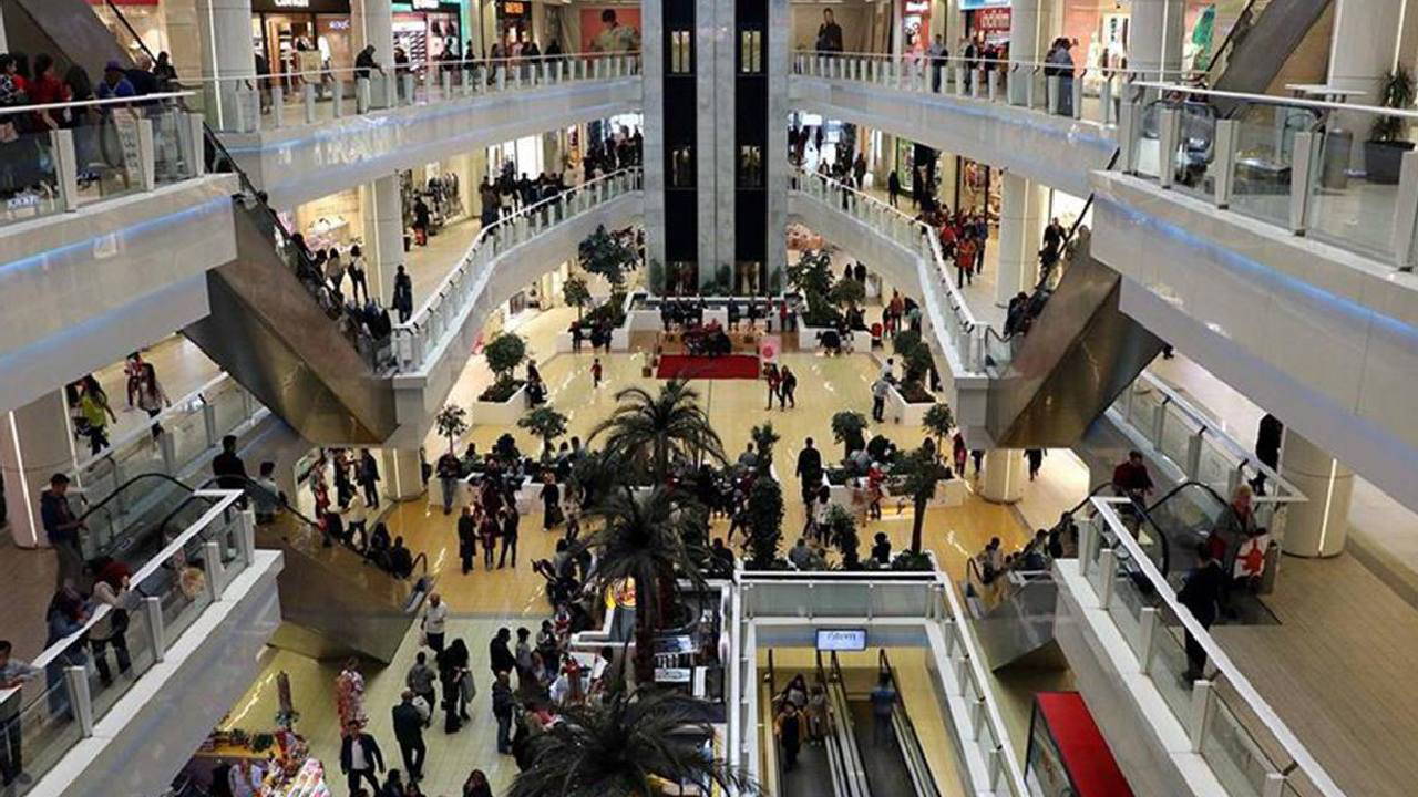 Dolandırıcılık yaptı, AVM'de kıyafet alırken yakalandı!