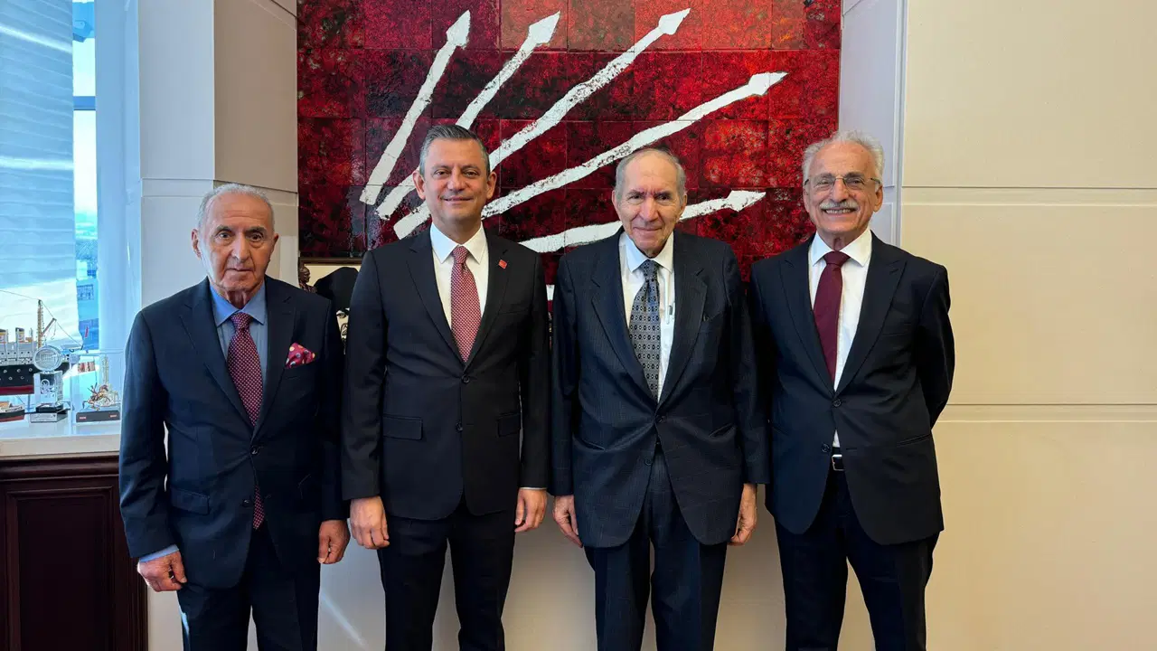 Eski CHP Genel Başkanı hastaneye kaldırıldı!