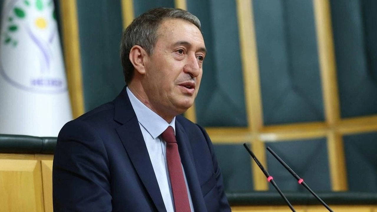 DEM Parti Eş Genel Başkanı Tuncer Bakırhan kürsüde meydan okudu: 'Seçilmişlerin siyaset yapma dışındaki...'
