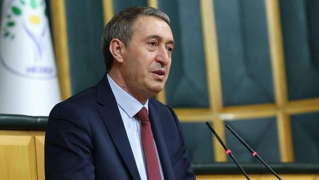 Bakırhan kürsüde 'meydan okudu'