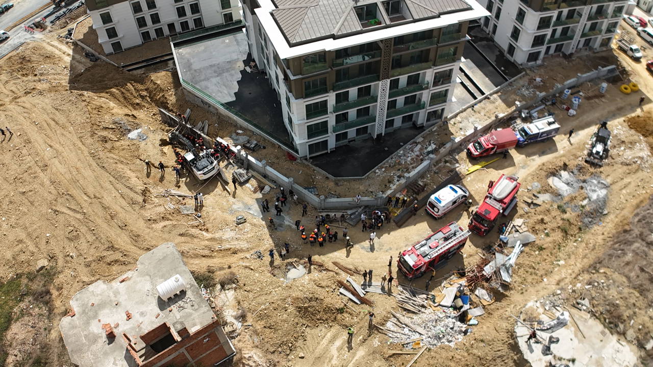 Son dakika... İstanbul Başakşehir'de inşaat alanında toprak kayması: Göçük altında kalan işçi hayatını kaybetti