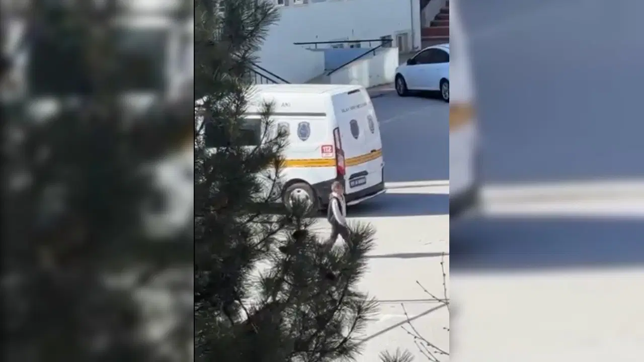 Ortaokulun tuvaletinde saklanmış silah ve tehdit notu bulundu! Hem okul müdürü hem bazı öğrenciler…