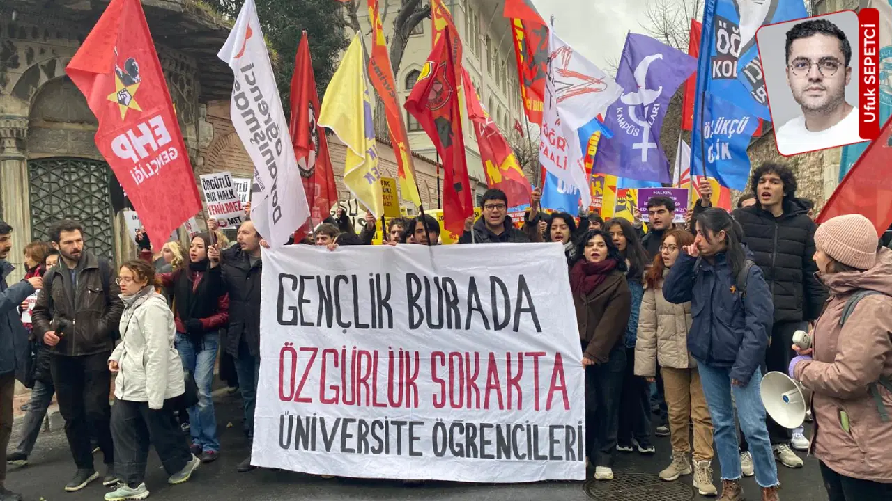 Öğrenciler orada barikatı aşarak Saraçhane'ye yürümüştü