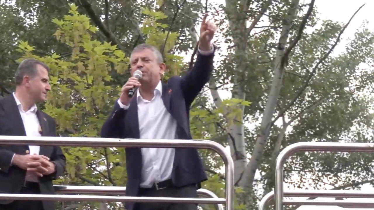 CHP Genel Başkanı Özgür Özel'in TBMM'ye yürüyüşüne engel... 'Bize bina değil mücadele lazım!'