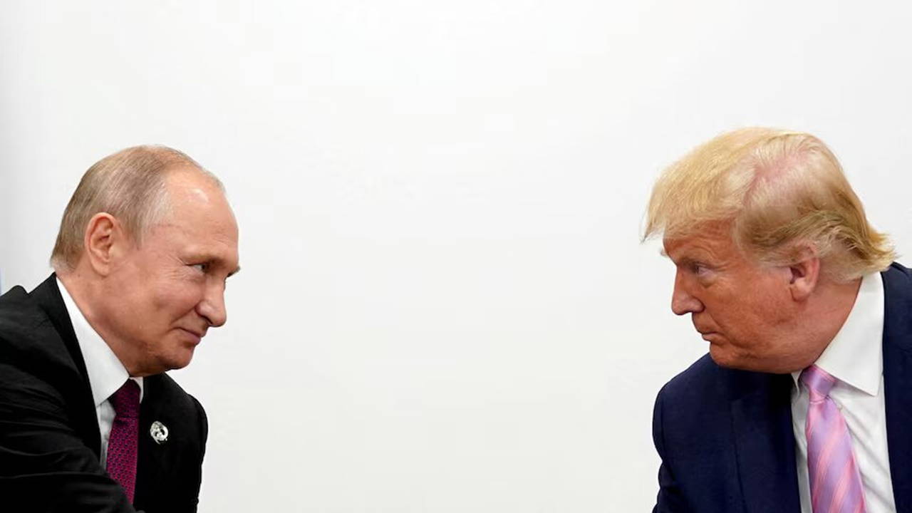 Trump'tan Putin'e sert çıkış: 'Ateşle oynuyor'