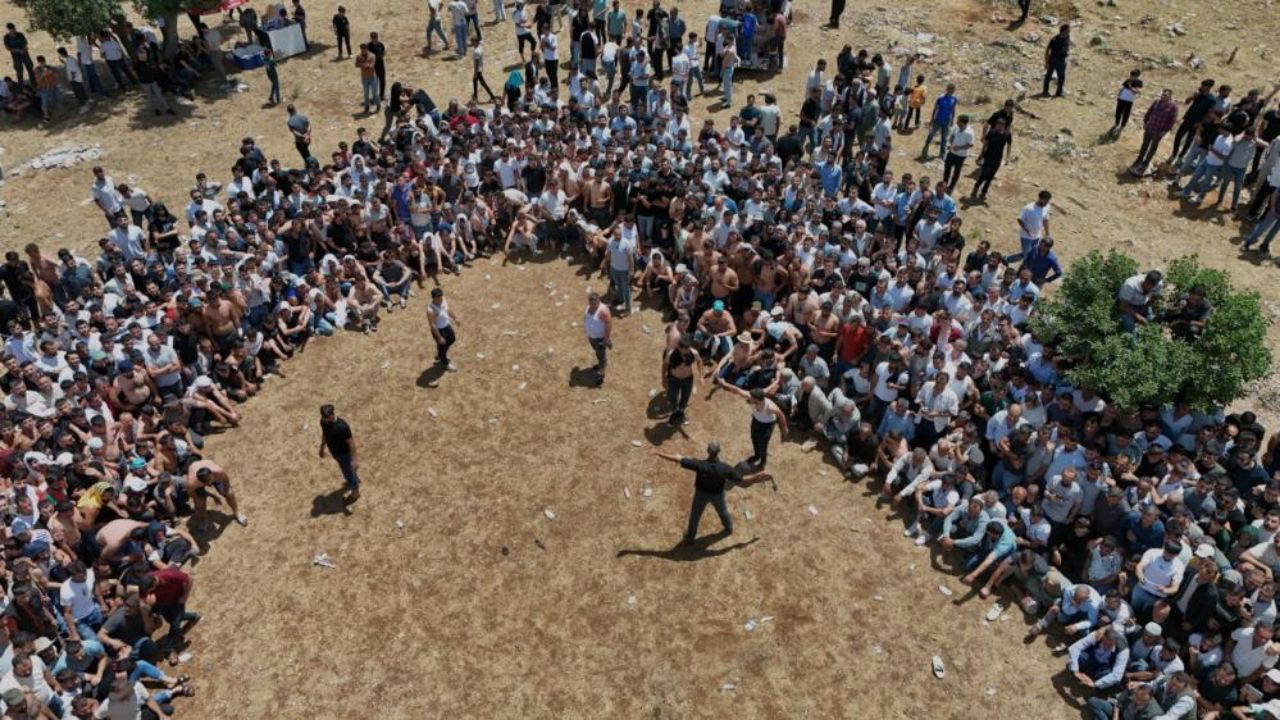 Diyarbakır’da 300 yıllık ilginç ritüel: Gençler birbirini kırbaçlıyor!