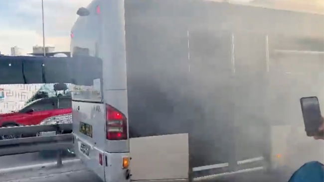 Metrobüste yangın: Seferler yeniden başladı