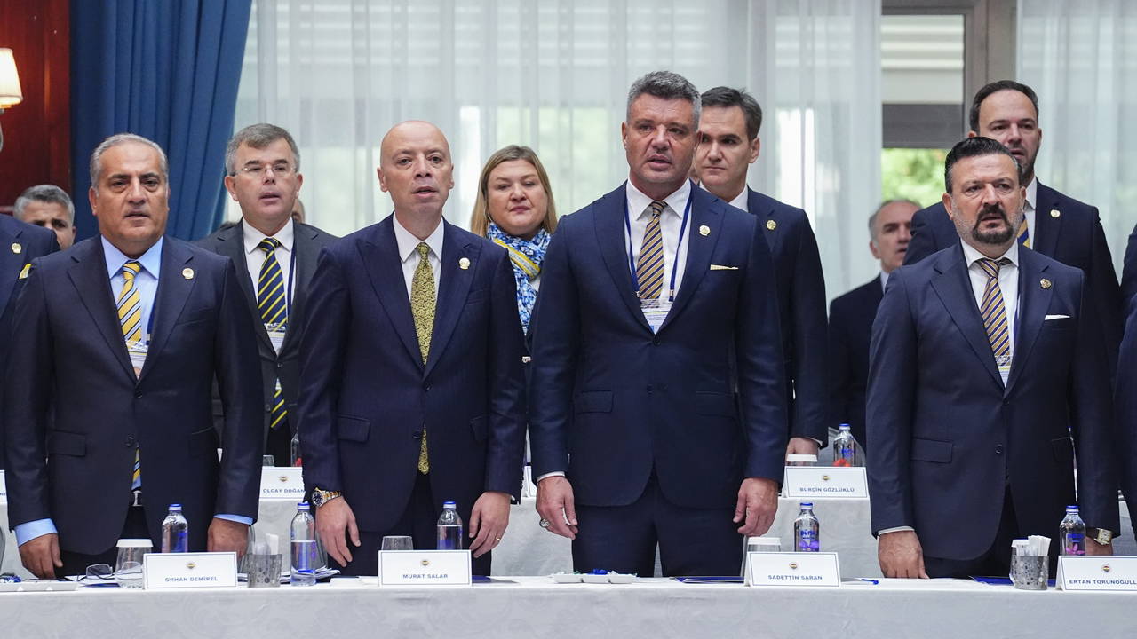Fenerbahçe'de olağanüstü genel kurul başladı! 