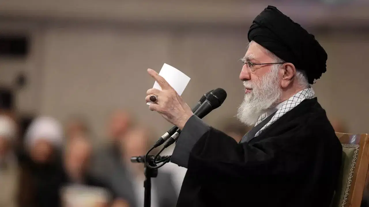 İran'da yeni dini lider seçildi