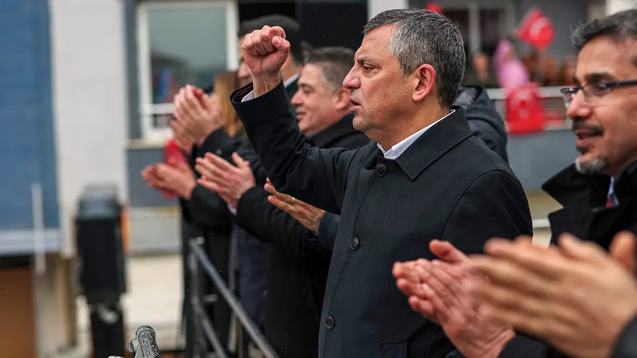 Son Dakika... Özgür Özel Yalova'dan çağrı yaptı: 'Tayyip Bey'i gördüğünüz yerde sorun'