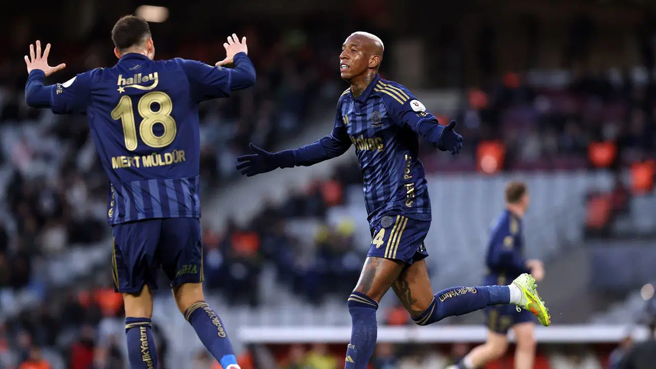 Fenerbahçe deplasmanda 3 puanı üç golle aldı!