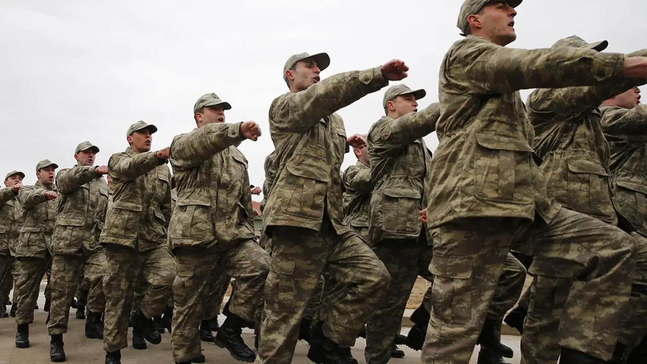 CHP'li Kayışoğlu: 'Yurt dışında askerlik ücretini ödeyemeyen gençler, vatandaşlıktan çıkıyor'