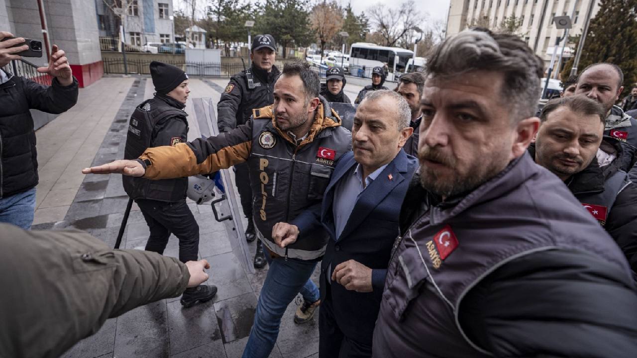 Son dakika... Gülistan Doku soruşturması: Eski Tunceli Valisi Tuncay Sonel adliyeye sevk edildi