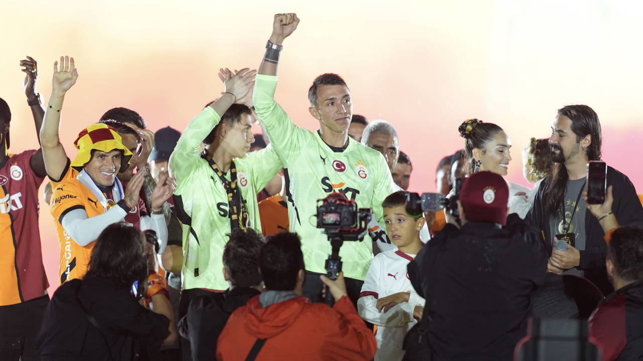 Galatasaray'dan Muslera'ya veda!