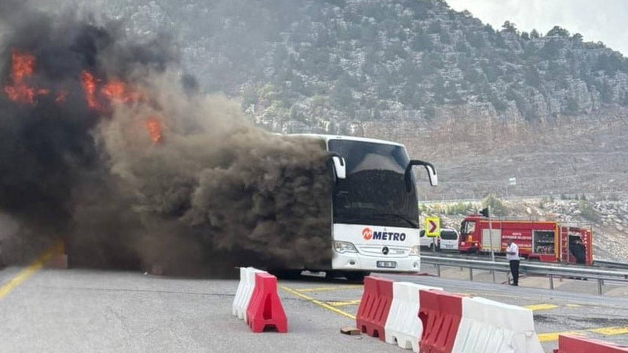 Konya'da seyir halindeki yolcu otobüsü yandı