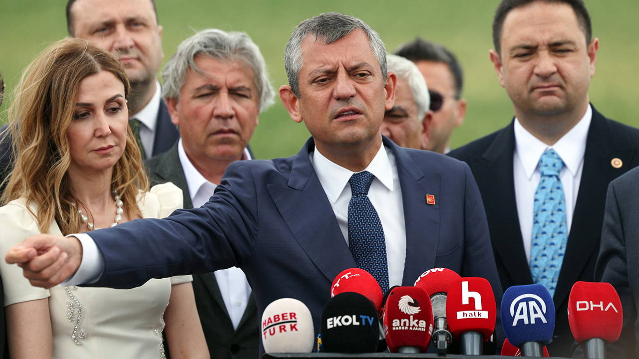 Özel'den Silivri'de açıklama: 'Gelin hanımın gözyaşlarında boğulacaklar!'