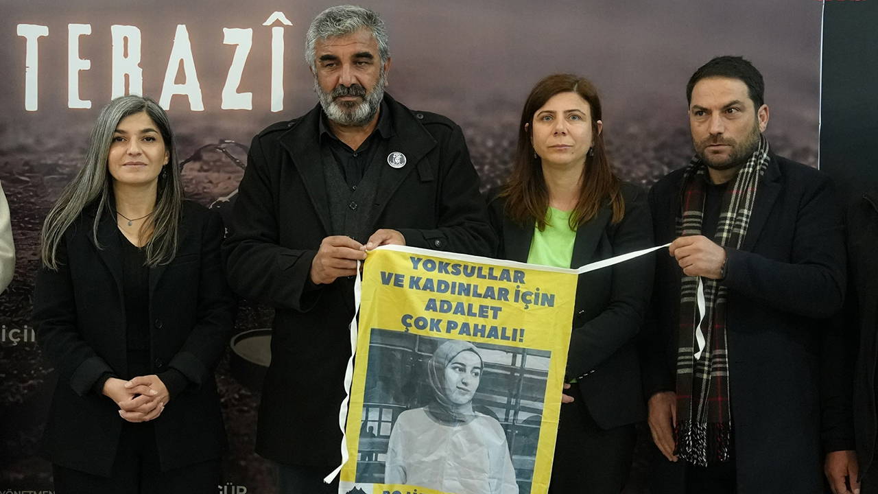 Rojin Kabaiş'in adalet arayışını konu alan 'Kırık Terazi' belgeseli, Diyarbakır'da gösterime girdi