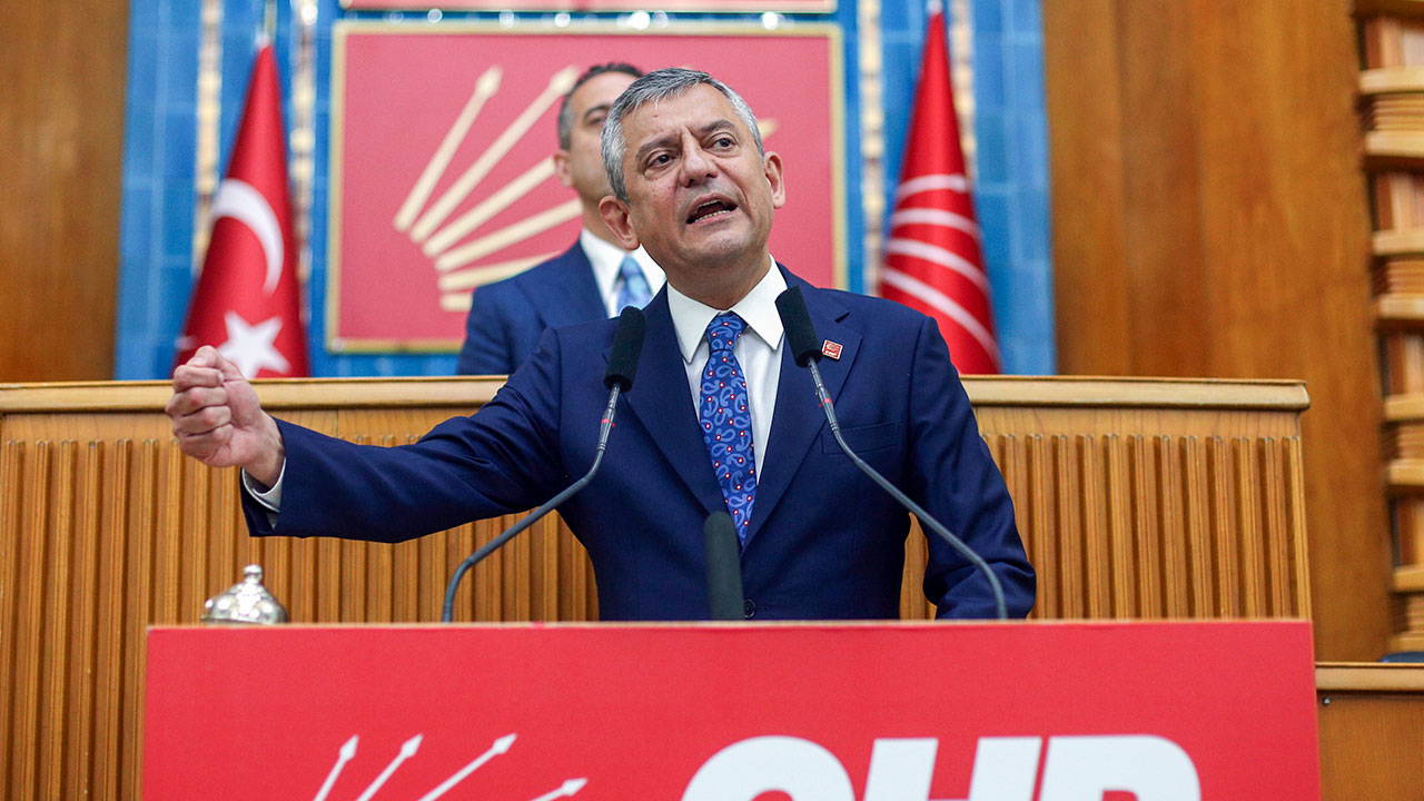 TBMM'de tarihi grup toplantısı: Kürsüye Özgür Özel çıktı, kurultay tarihi verdi