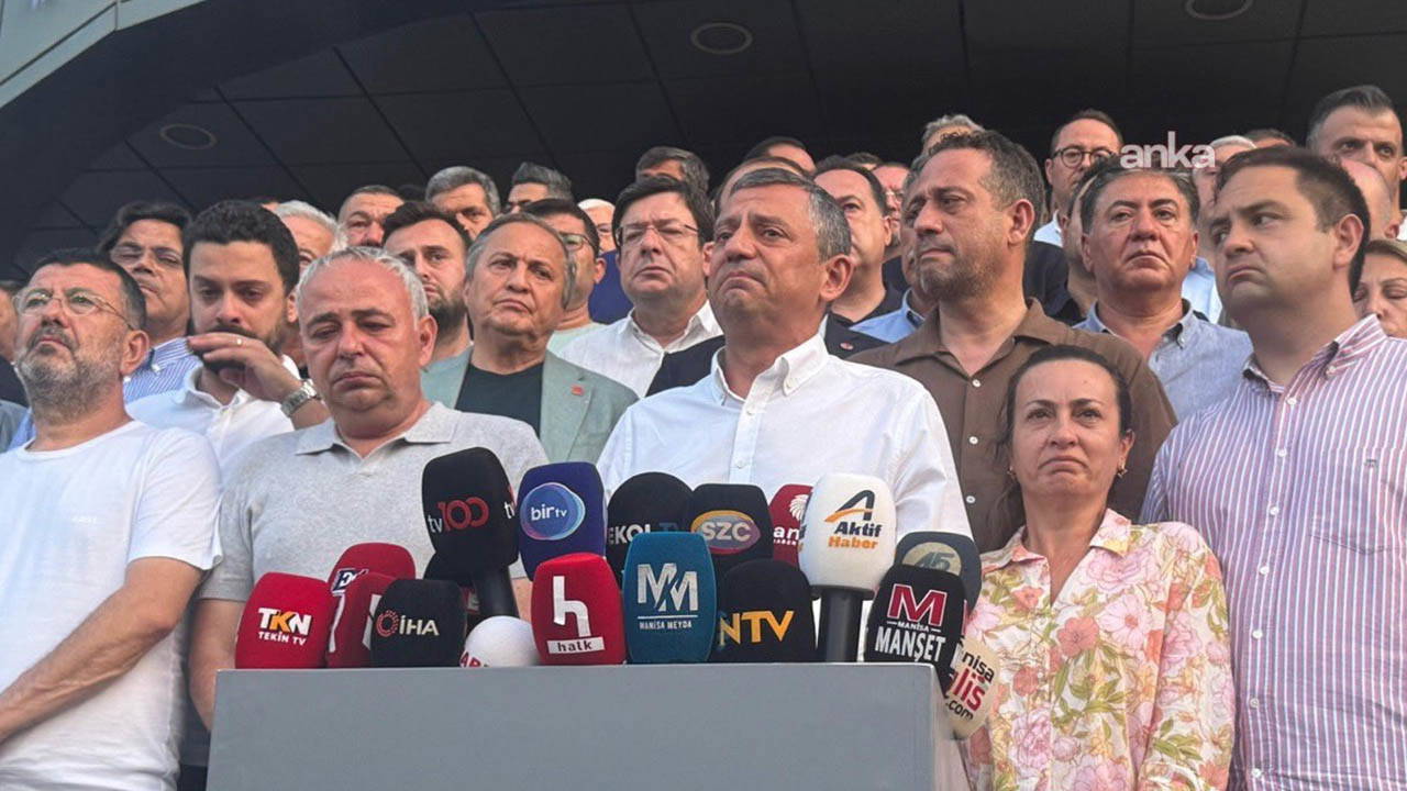 Son Dakika... Hastane önünde konuştu: Özgür Özel'den Ferdi Zeyrek'e gözyaşları ile veda