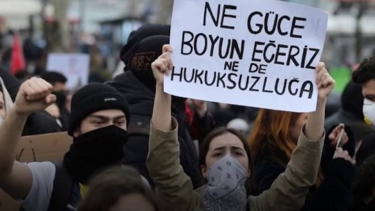 Beşiktaş Belediyesi “kamu zararı yok” dedi, mahkeme Boğaziçili öğrencilere hapis cezası verdi