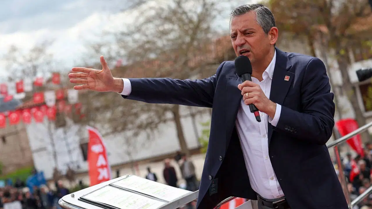 'Artık meclis meydanlardır, sokaktır'