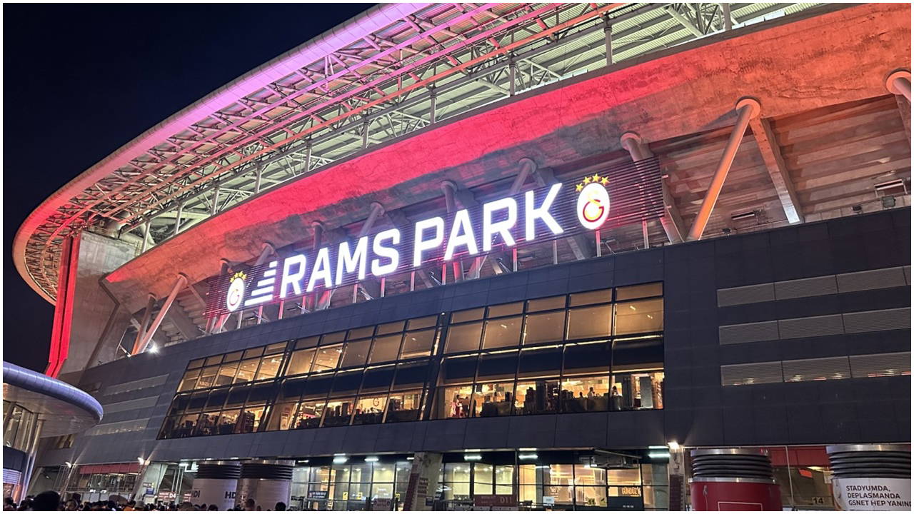 Galatasaray'dan Rams Park'ta imza töreni: 'Dünya yıldızlarımızla birlikte çok güçlenmiş kadromuz var'