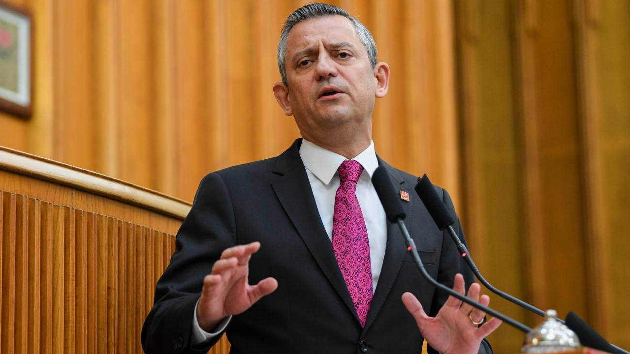Son dakika... CHP lideri Özgür Özel'den iktidara 'seçim' çağrısı: '55 vekilin istifasını getirmeyen namerttir'