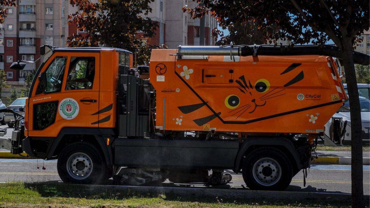 Etimesgut Belediyesi, yeni tasarımlı temizlik araçları ile sahada