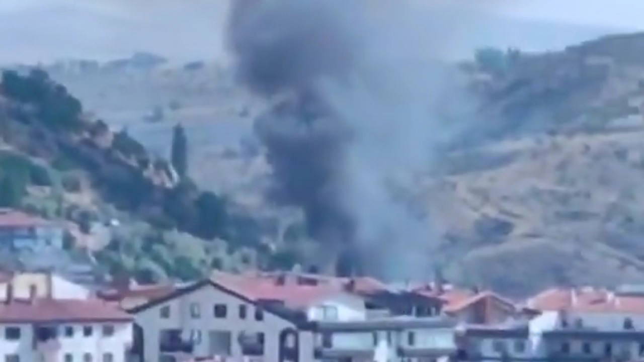 Ankara'da yangın: Ağaçlık alandan evlere sıçradı!
